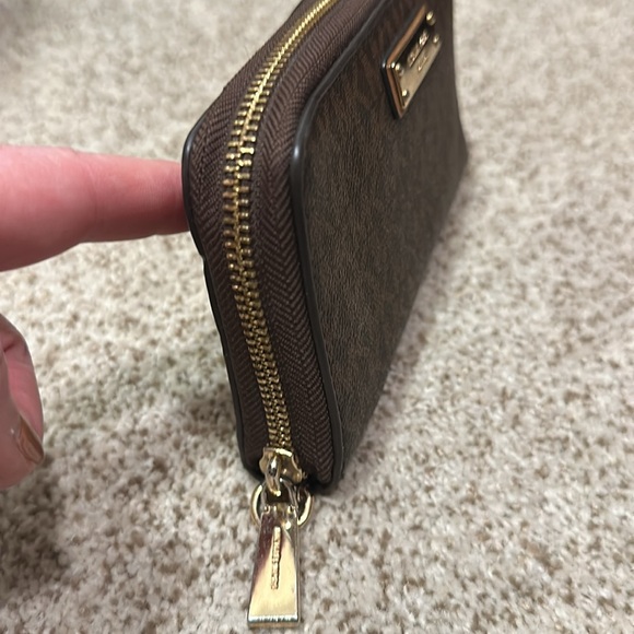 Michael Kors wallet with zipper - Picture 4 of 4